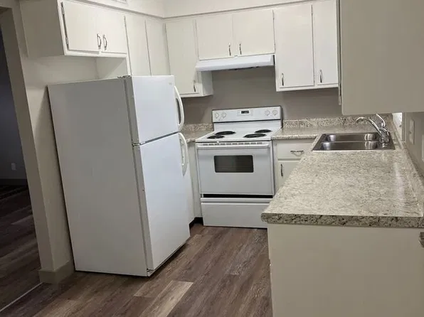 303 E 16th St N APT 3, Newton, IA 50208