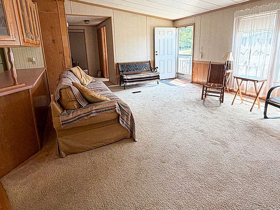 4th image of 143 Millers River Dr