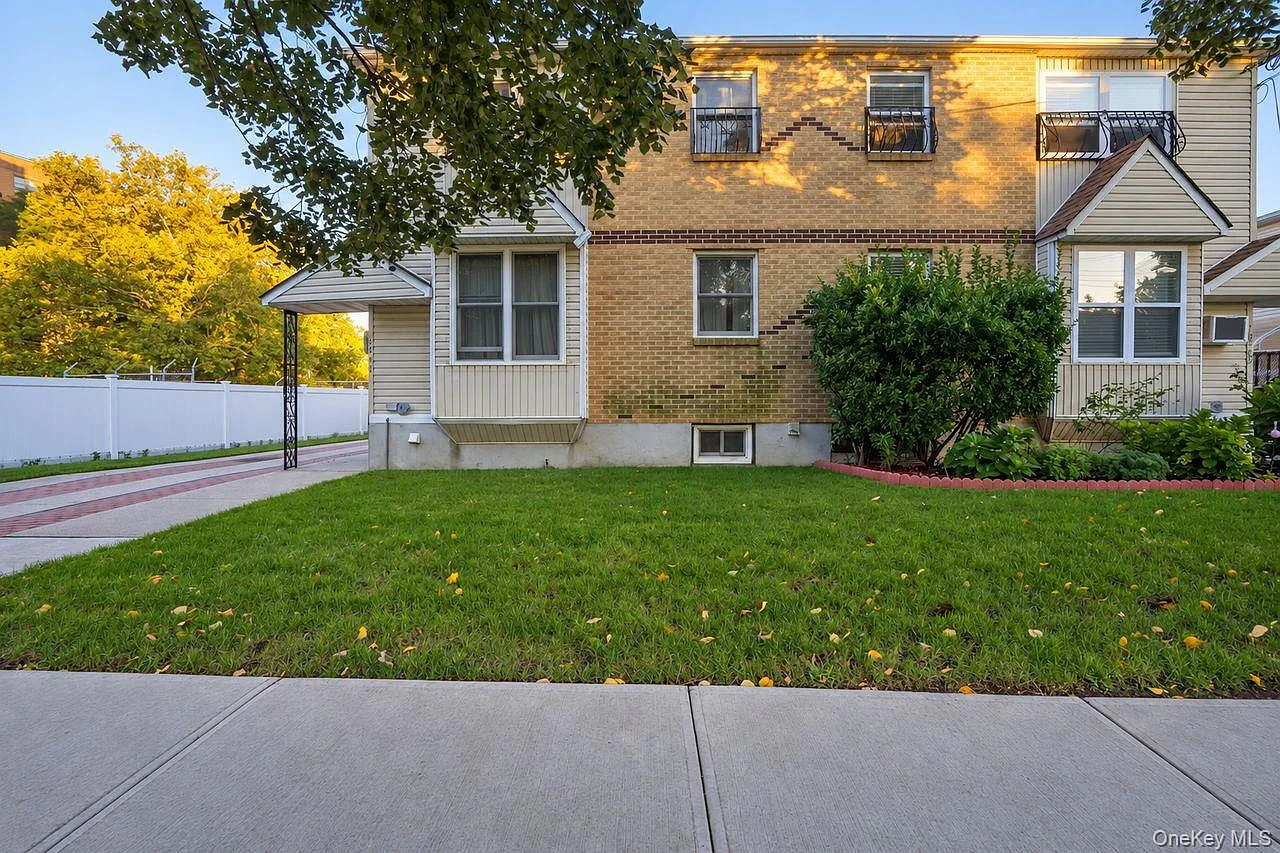 3 bed, 1.0 bath, 2150 sqft, $3,500 — Photo 2