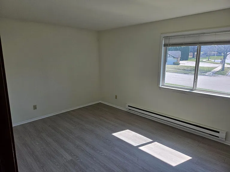 1393 Meadowcreek Dr — Photo 8