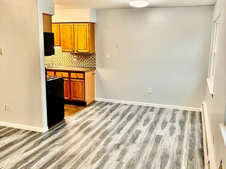 56 Manchester Ct #H — Photo 4