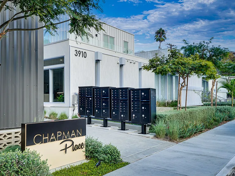 Chapman Place — Photo 3