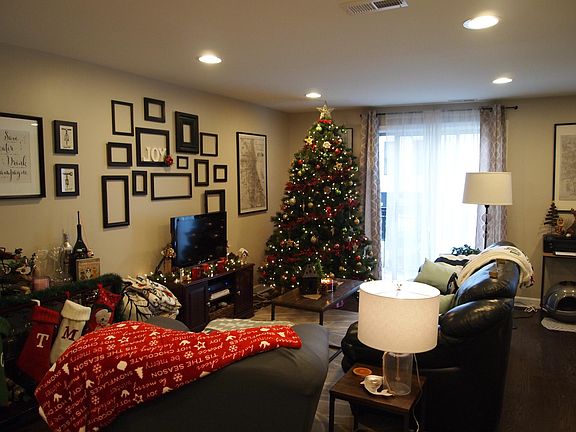 3rd image of 3303 N Southport Ave APT 2F