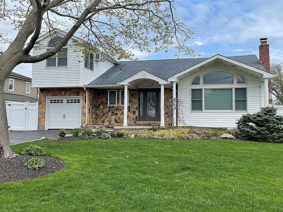 1st image of 173 Secatogue Ln W