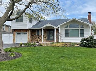 173 Secatogue Ln W, West Islip, NY 11795
