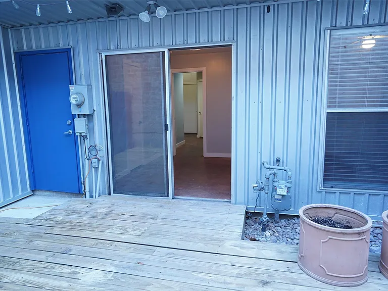 2716 Chenevert St — Photo 23