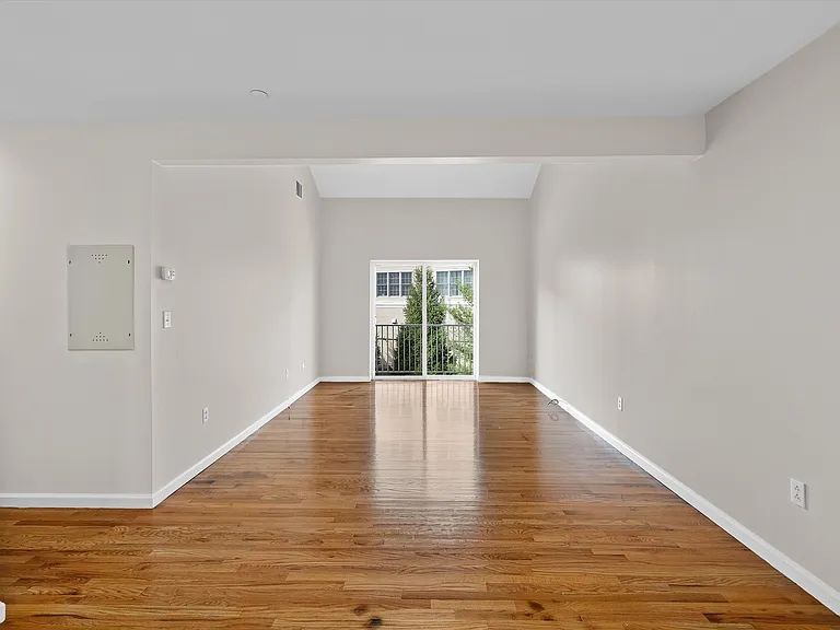 10-12 Chestnut St #304A — Photo 12