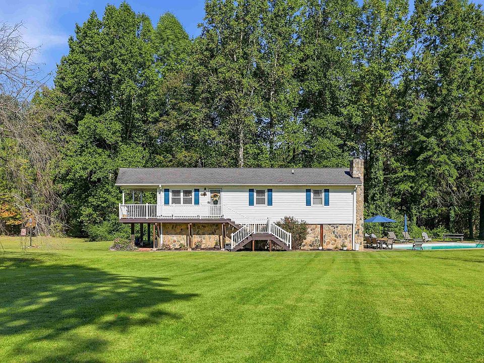 1st image of 215 Thompson Rd