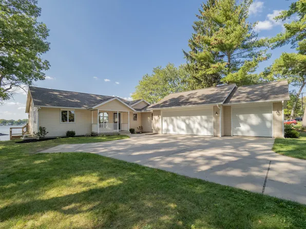582 Aquaview Dr, Kalamazoo, MI 49009
