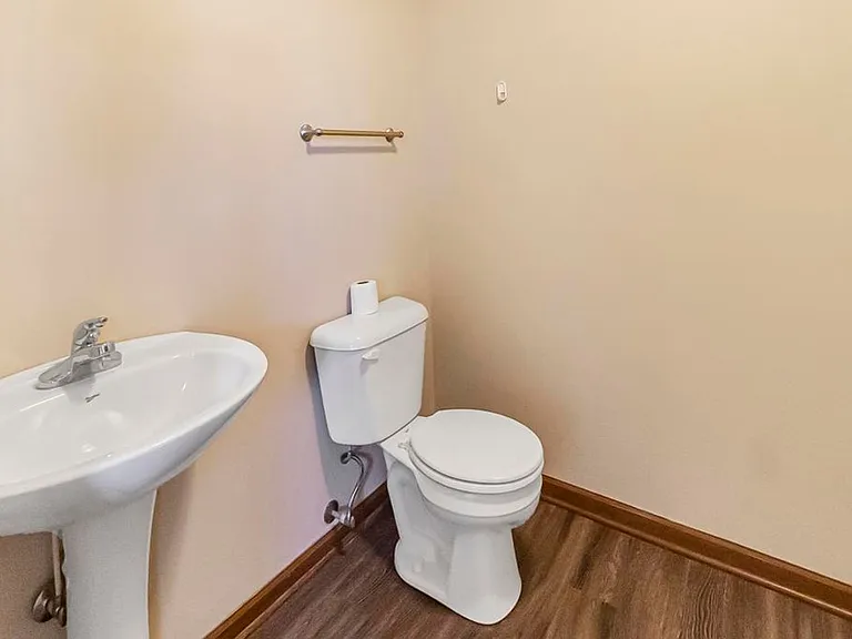 1011 Higgins St — Photo 9