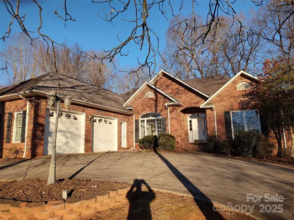 1018 Merrywood Dr, Newton, NC 28658