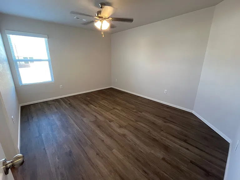 3209 E Jacob Ln — Photo 7