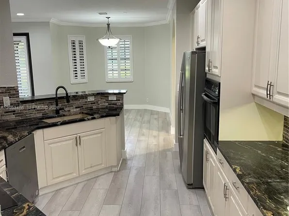 2727 Center Court Dr, Fort Lauderdale, FL