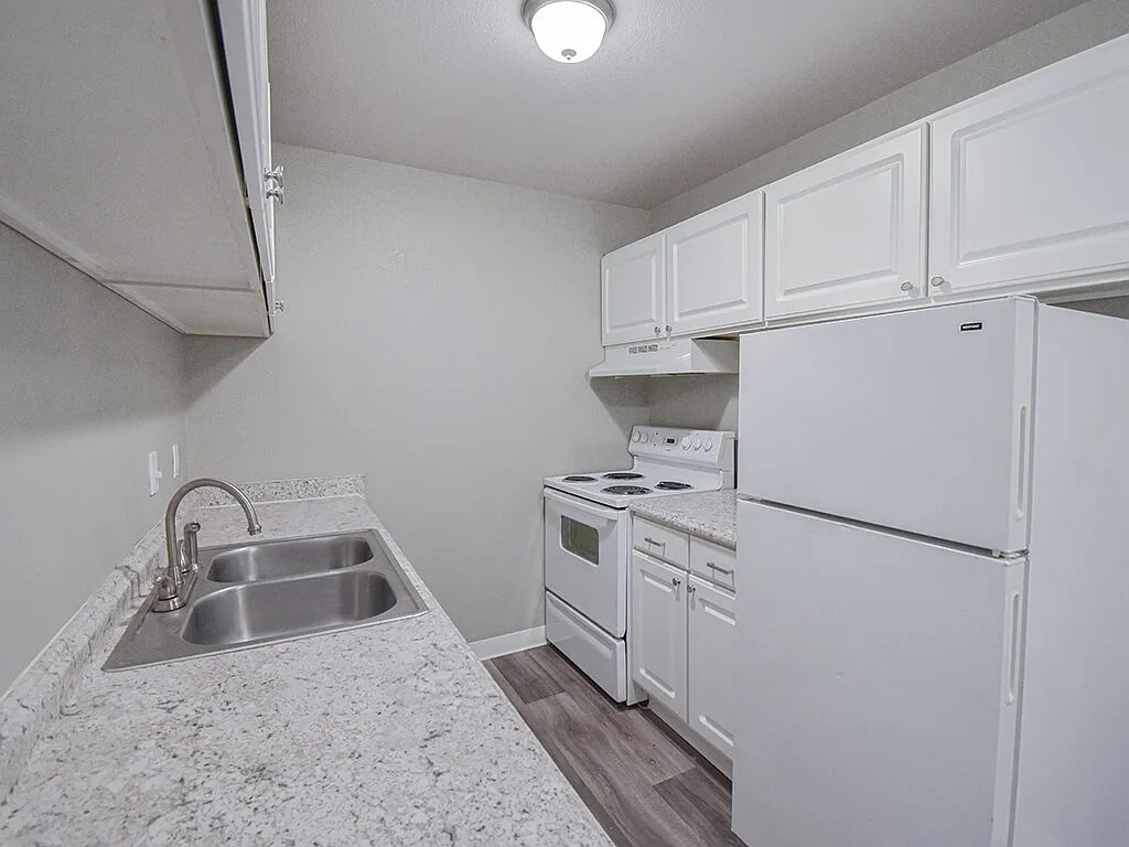 Westborough Arms Apartments and Townhomes — Photo 1