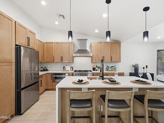 5th image of 1221 W BARTLETT Way