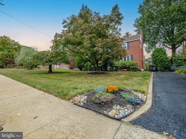 413 E Manoa Rd, Havertown, PA 19083