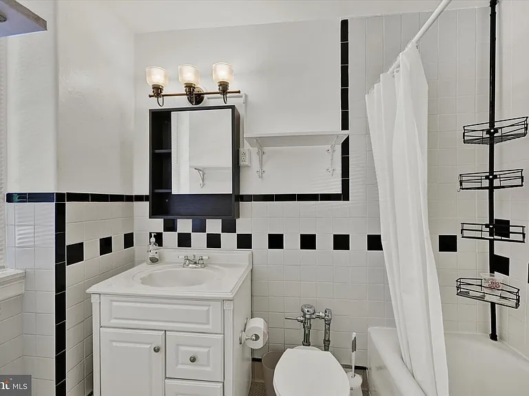 3401 Greenway #105 — Photo 11