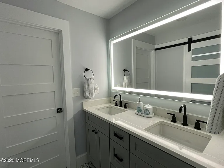 165 Osborne Ave — Photo 18