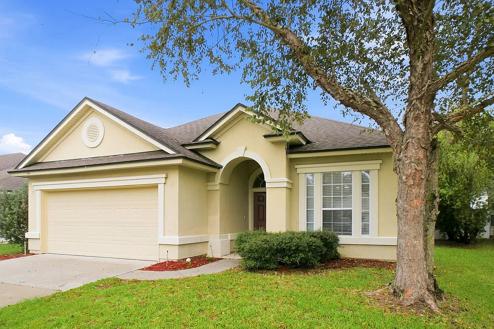 4 bed, 2.0 bath, 2024 sqft, $2,390 — Photo 4