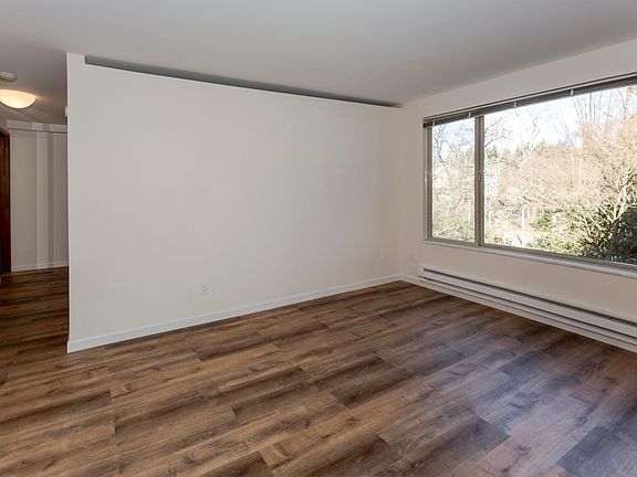 2nd image of 2700 NE 125th St APT 305