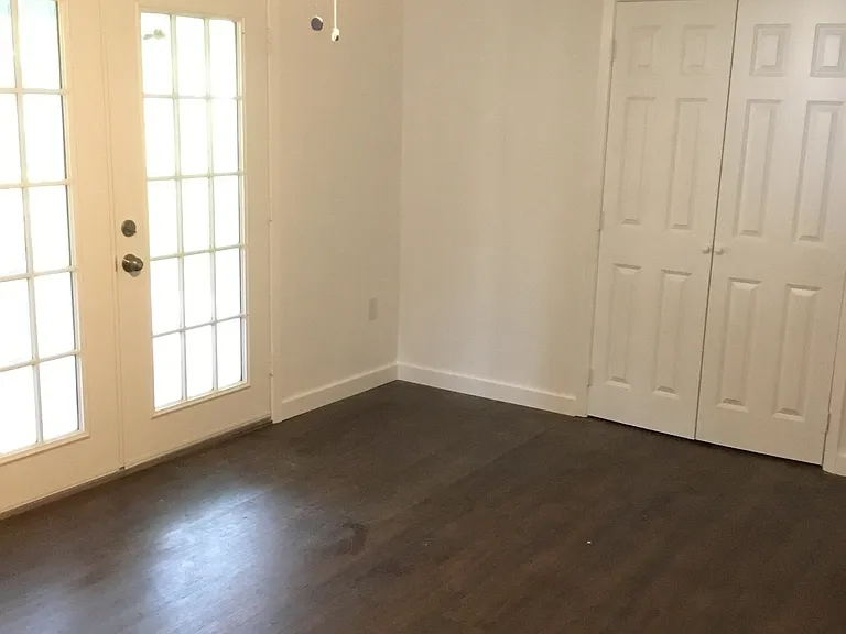 4311 Gram Ln — Photo 5