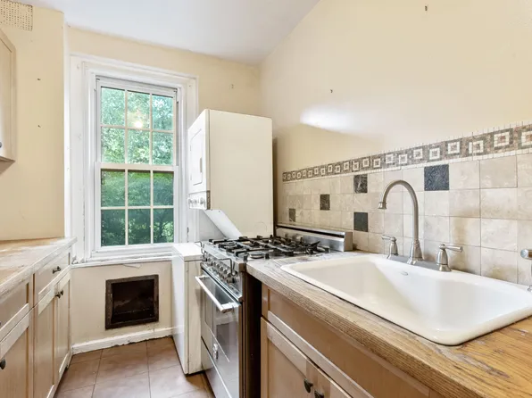 525 West 238th Street image 15 of 30