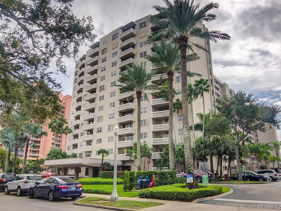 1st image of 90 Edgewater Dr APT 204