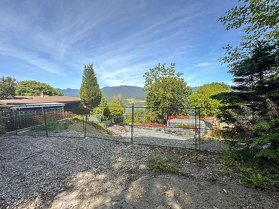 3rd image of 5645 Highfield Dr