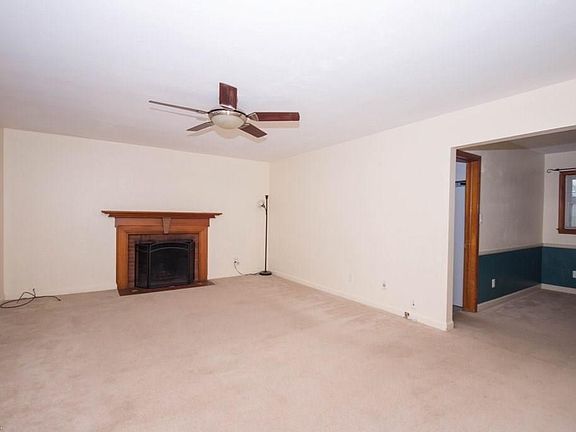 3rd image of 5 Sanford Dr