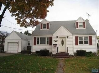 3 Beech St, Elmwood Park, NJ 07407
