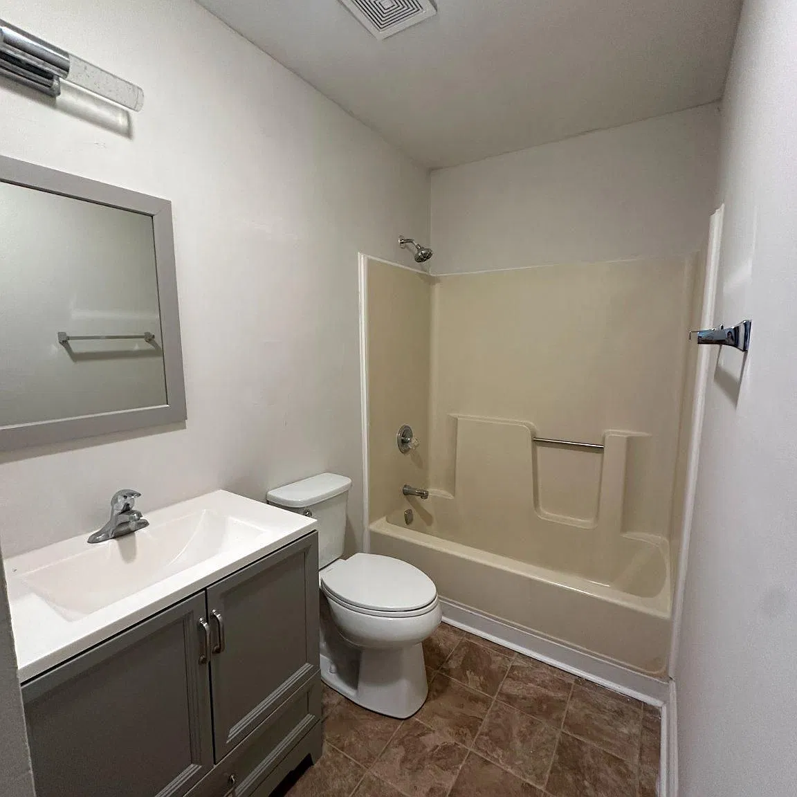 3 bed, 2.0 bath, 1320 sqft, $1,700 — Photo 3