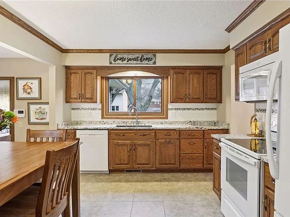 3rd image of 7181 Braemar Ln
