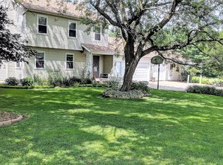 1649 Berry Dr, Cedar Rapids, IA 52403