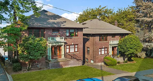 2923 Franklin Ave E Photo 1