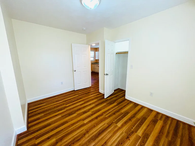 137 W Selden St #1 — Photo 15