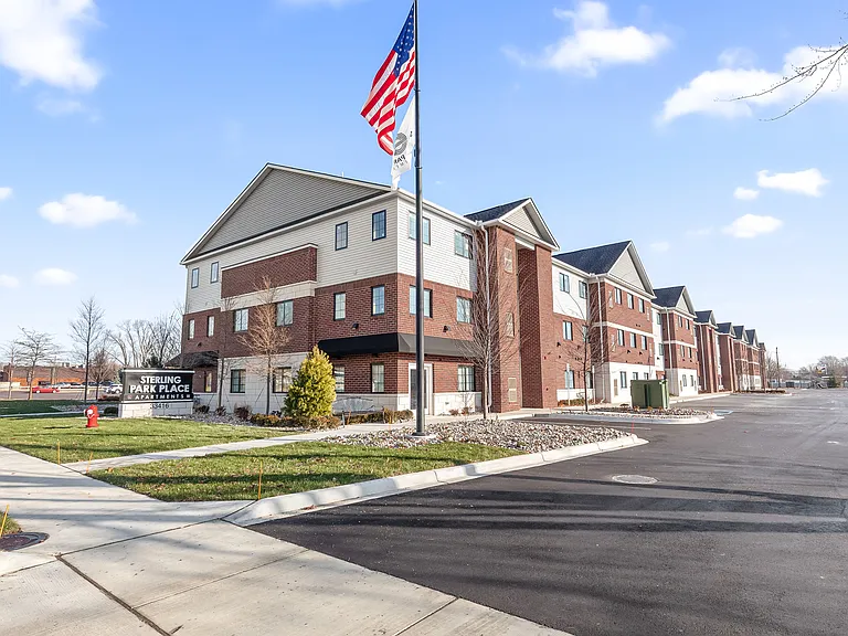 Sterling Park Place Apartments — Photo 20