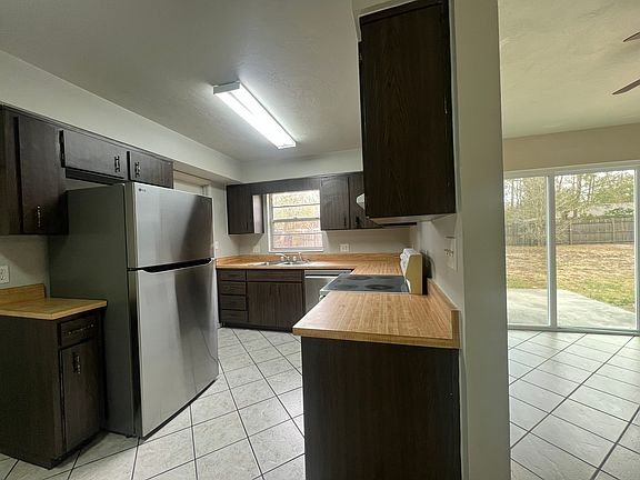 3rd image of 5911 NW 27th St