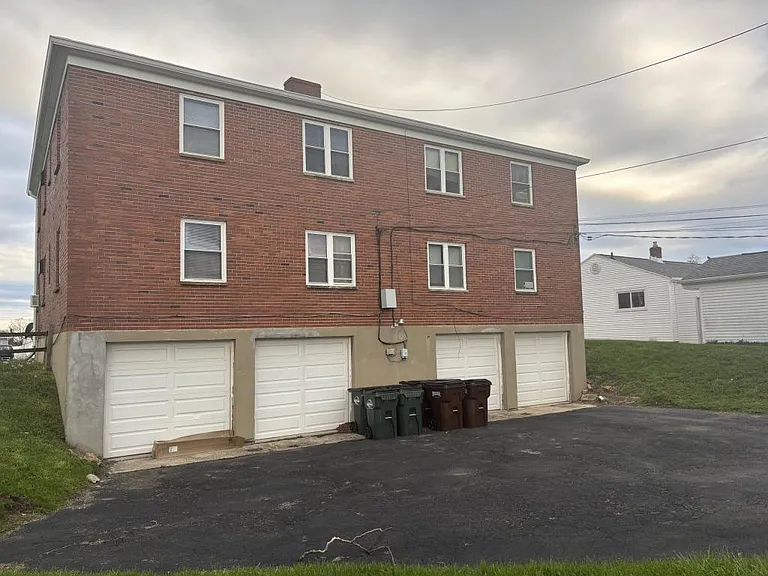 618 Jefferson St — Photo 2