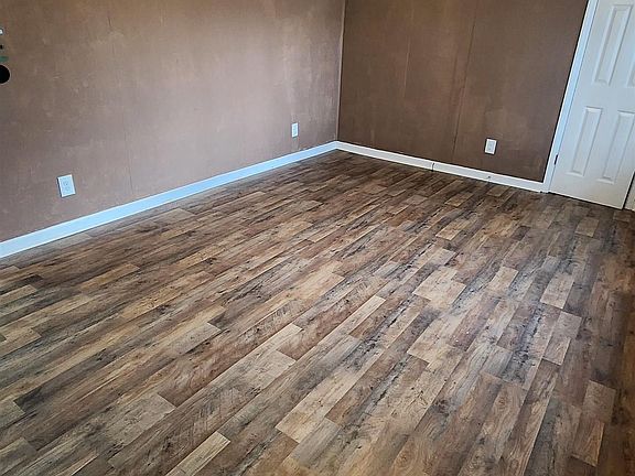 5th image of 313 Vienna St