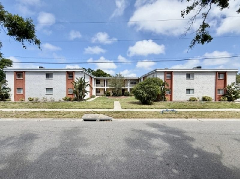 1st image of 4725 39th Ave N APT 211