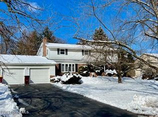 9 N Ridge Ln, Ballston Lake, NY 12019