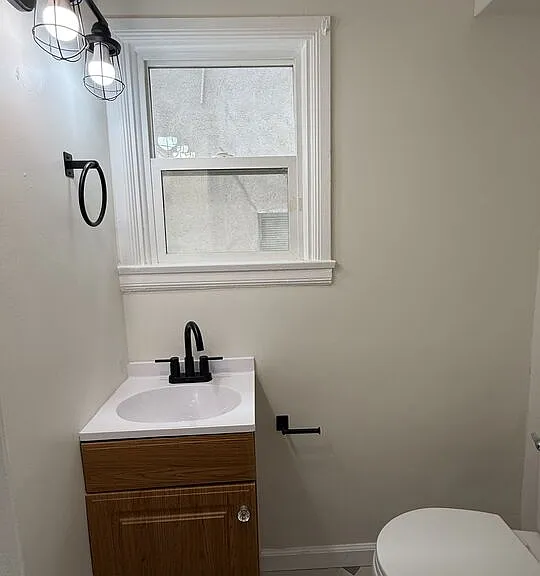 44 Rose Ave — Photo 9