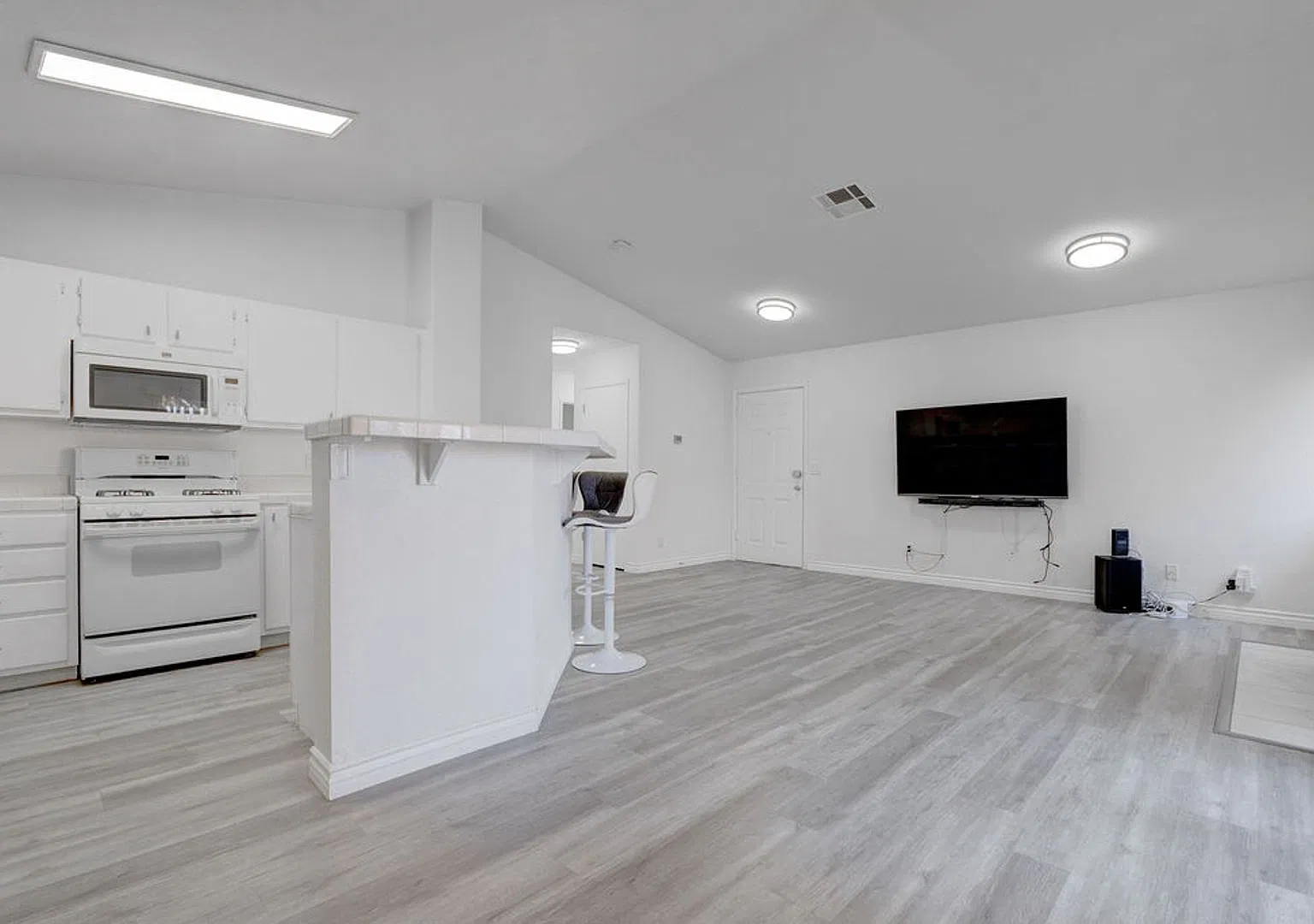 600 Devonhall Street #202, Las Vegas, NV 89145 — Photo 3