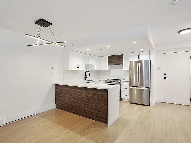 929 Homer St — Photo 3