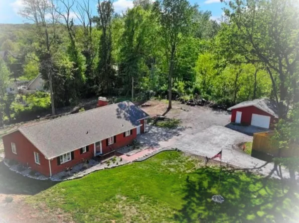 1015 W Delmar Ave, Godfrey, IL 62035