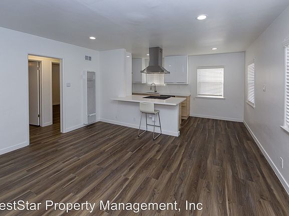3rd image of 4308 E 4th St APT 5