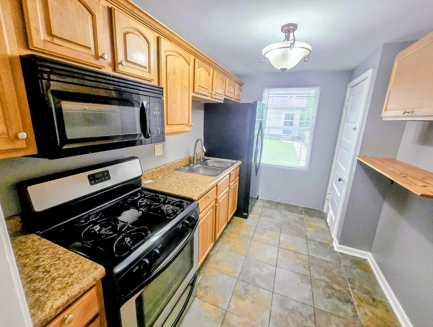 2 bed, 861 sqft, $1,950 — Photo 4