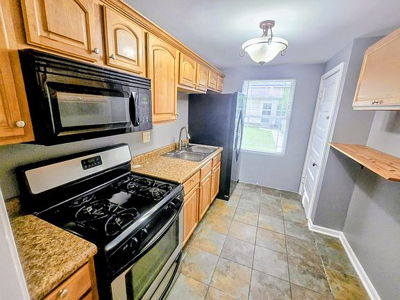 4th image of 1640 N Prairie Ave