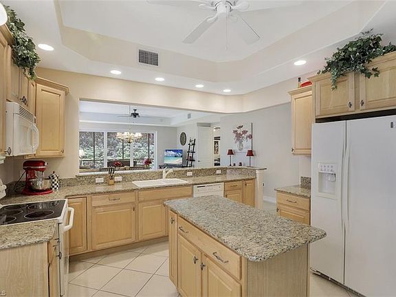 3rd image of 10220 Bellavista Cir APT 1401