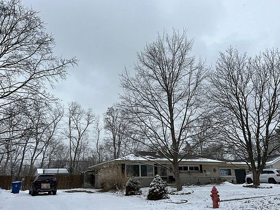 3rd image of 3607 Aquarina St